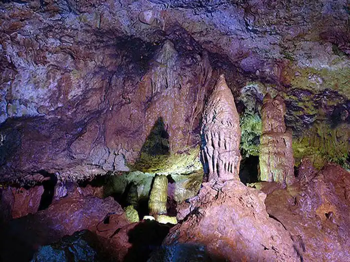 غار آویشو 4563452635