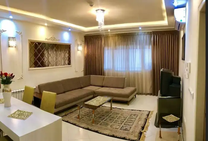 دکوراسیون داخلی مدرن و قهوه ای با نورپردازی سقف آپارتمان تازه ساخت در گیلان 7852454645846582