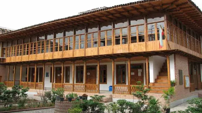 معماری زیبای خانه ی تاریخی میرزا کوچک خان