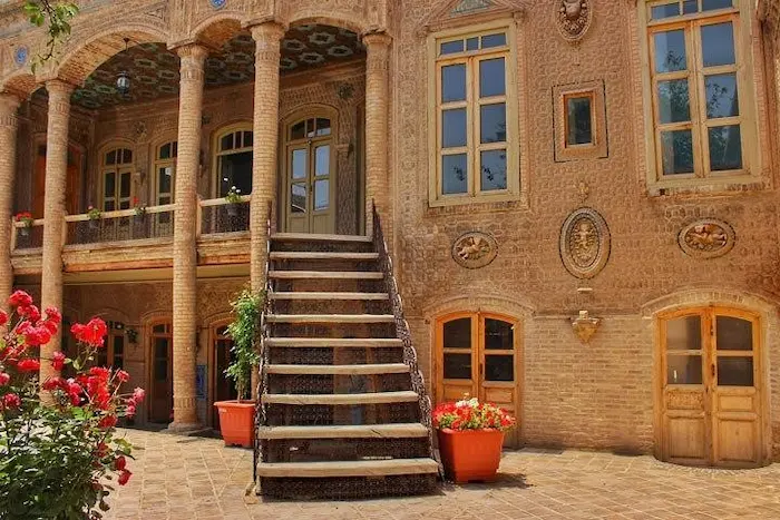 ویلا سنتی و قدیمی در لاهیجان با محوطه سازی و حیاط سنگی 52478567458564765