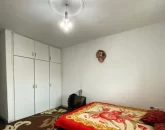 کمد دیواری وتخت خواب با روتختی رنگ اتاق خواب ویلا در شلمان 8748452412