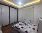 اتاق خواب تخت دو نفره و کمد دیواری چوبی آپارتمان در لاهیجان 4185649