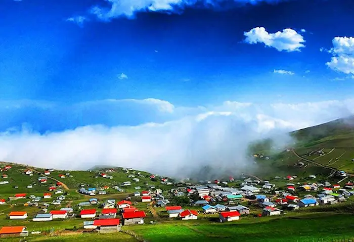 خانه های روستایی در تپه های روستای سوباتان 489746