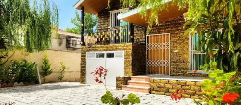 ویلا قدیمی دوبلکس با باغچه و محوطه سازی شیک در استان گیلان 57454865543